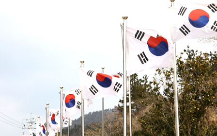 KT&G, 임직원-회사 공동 모금한 상상펀드로 항일성지에 태극기 기증